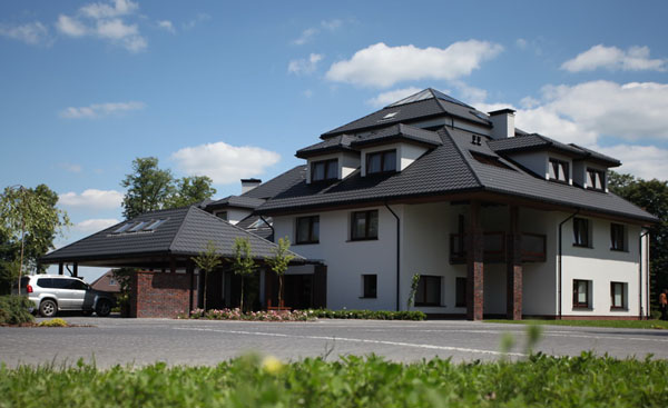 Instalacja wzmacniacza GSM — Hotel KolumnaPark, Dobroń